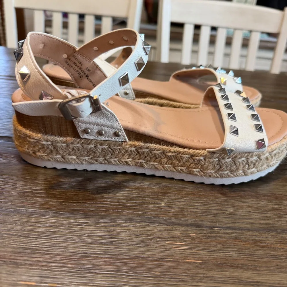 Cushionaire Melissa White Studded Espadrille Platform Wedge Chunky Sandals 10M‎